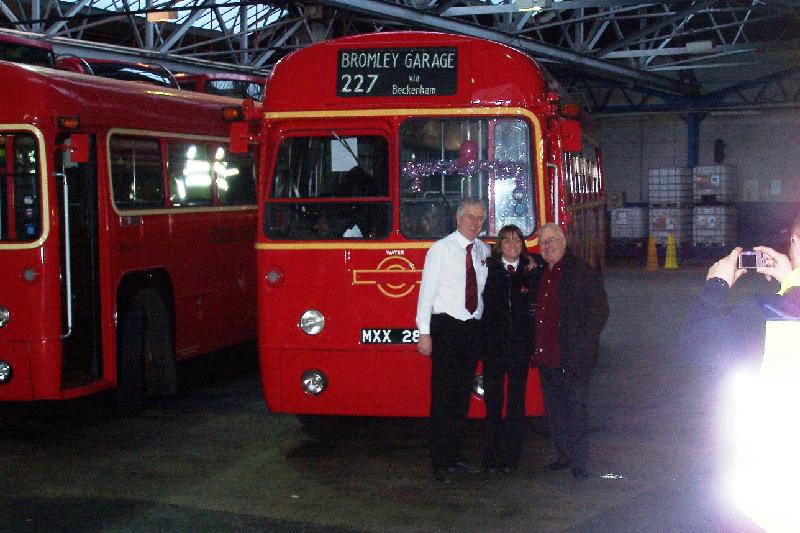 RF401 & Roger Wright & Wendy Bromley Garage 2 131209.JPG