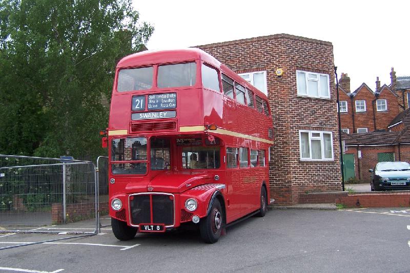 RM8 FNS Sevenoaks Bus Stn 1 180508.JPG