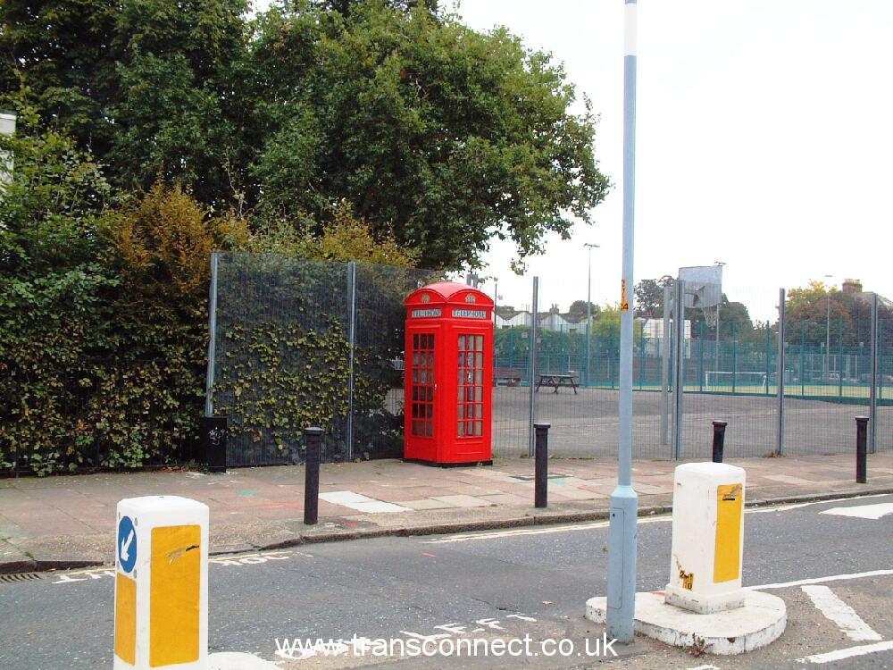 K2C Lyndhurst Way SE15 041005.JPG
