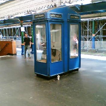 K8 X2 Earls Court UG STN 062006