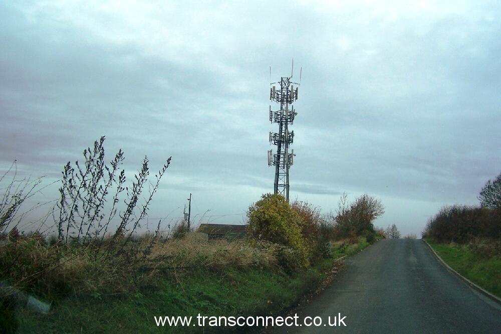 Mobile Phone Mast Inc Tetra Nr M25 Eynsford 131108.JPG - TQ523666