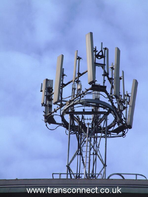 O2 Mobile Aerials On Roof Flats Harrison St 220105 .JPG