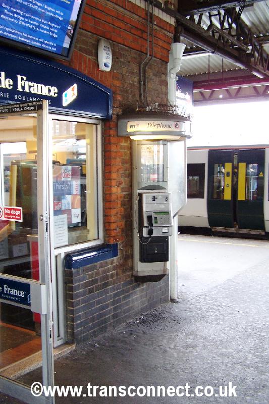 Phone Box Platform 14 Clapham Junc 291005.JPG