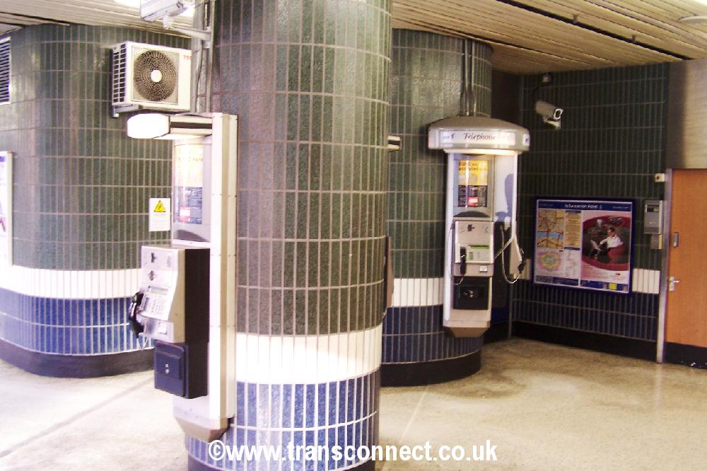 Public Phones Blackfriars Stn 1 280106.JPG