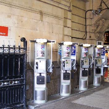 Station Concourse Phones Victoria 281005