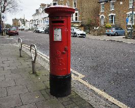 TW11 205 PB1027-2 High Street near Kingston Lane 1 010112
