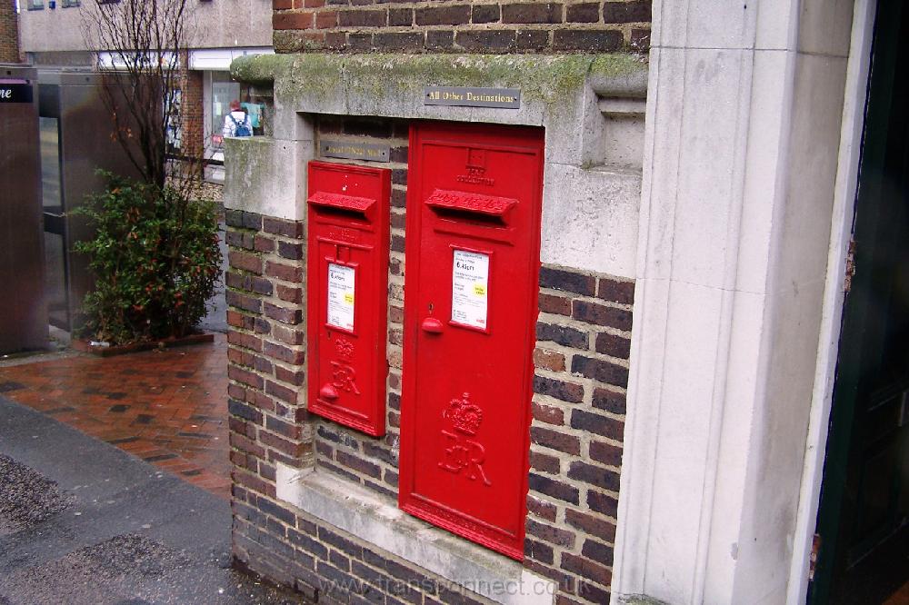 E2R Wall box X2 Uckfield PO 2 090306.JPG