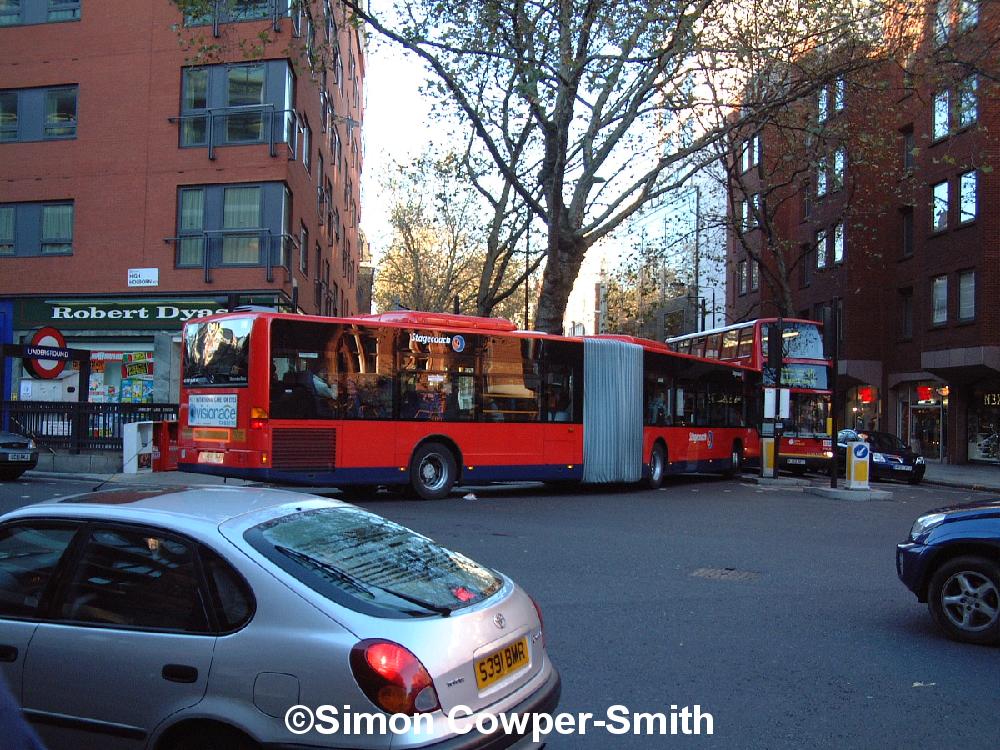 MA on Diversion Trying To turn Into Grays Inn 131104.JPG