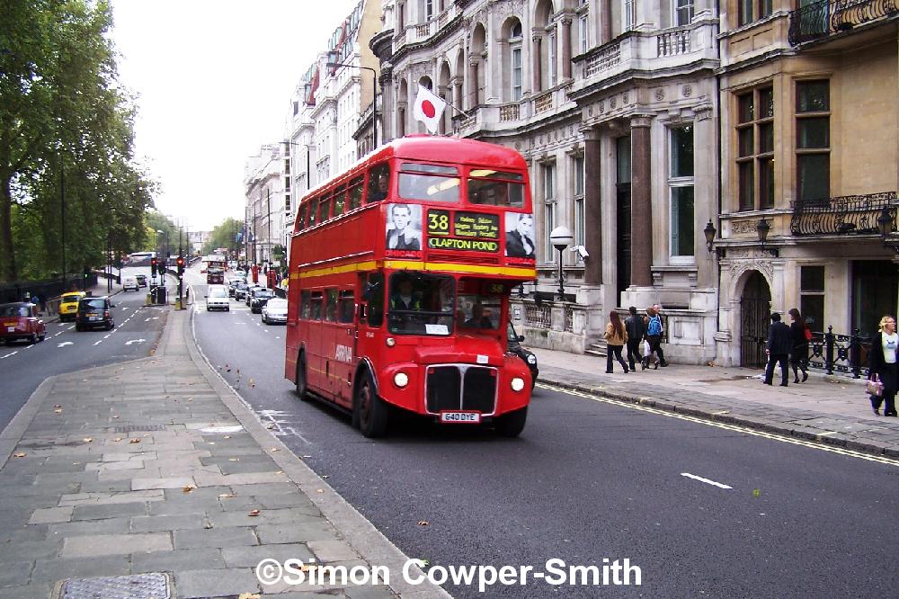 RM1640 FOS 38 Clapton Pond Piccadily 281005.JPG