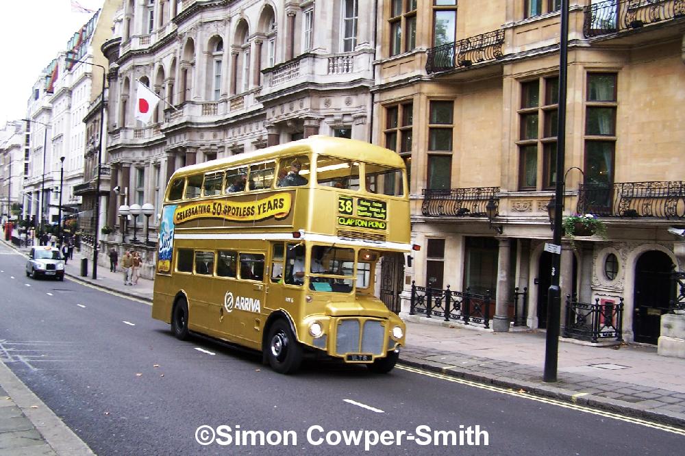 RM6 FOS Gold 38 Clapton Pond Piccadily 281005.JPG