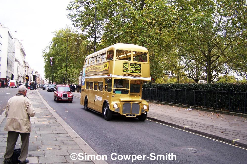 RM6 FOS Gold 38 Victoria Station Piccadily 281005.JPG