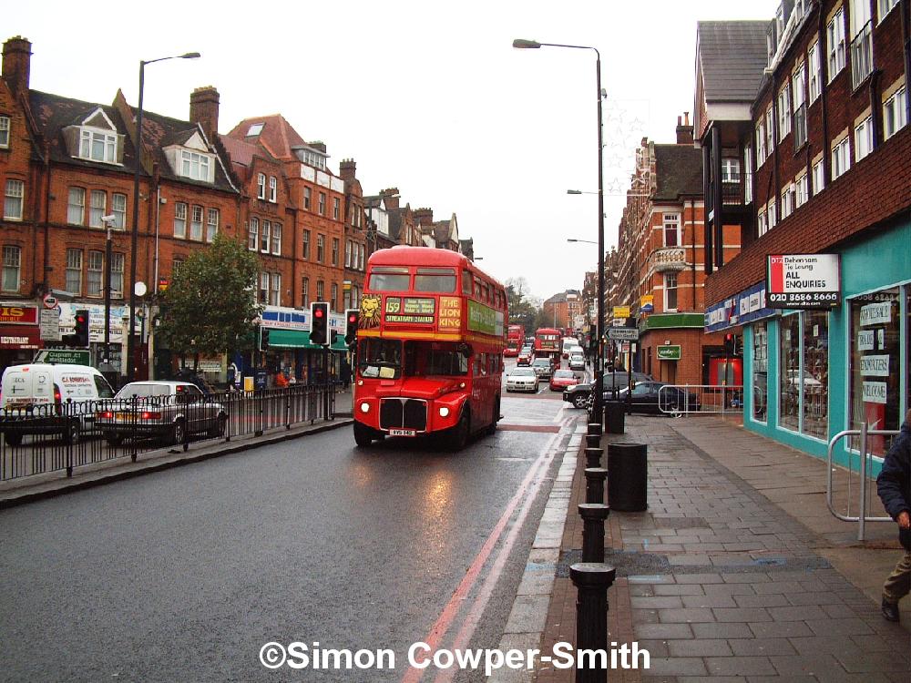 RM875 159 Streatham Station Streatham 241105.JPG