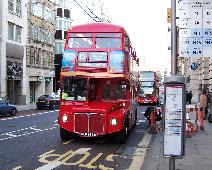 RM1933 15 Trafalgar Sq Fleet St 280106