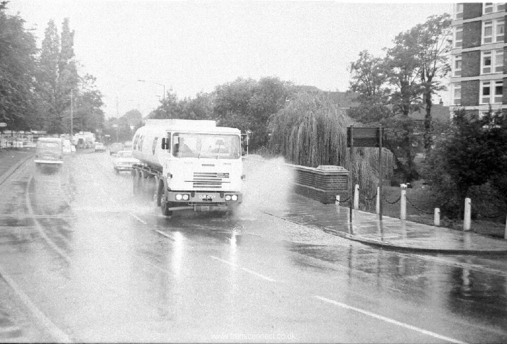 BW004019 BP PETROL TANKER 021076.jpg
