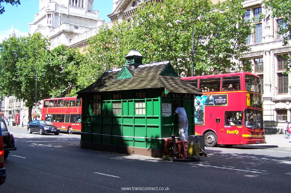 Cabbies Refreshment Hut Brompton Rd 300707.jpg