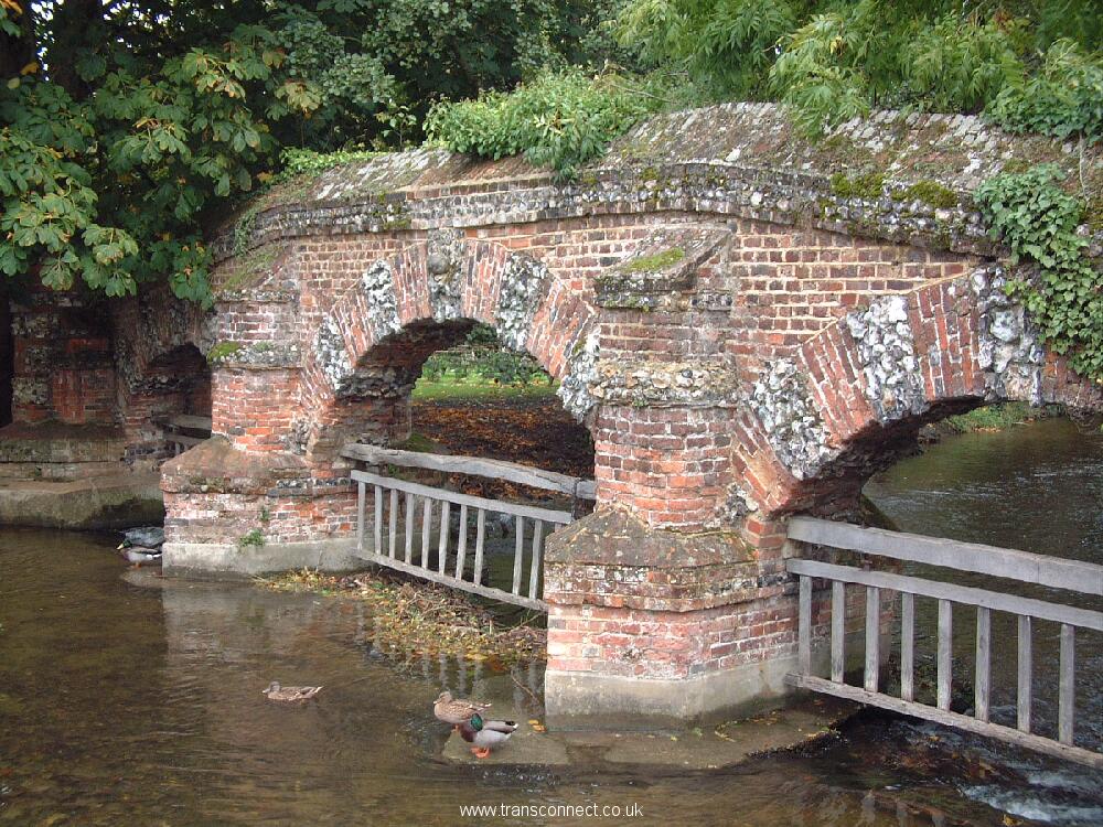 Farningham High ST River Darenth Weir 221004.JPG