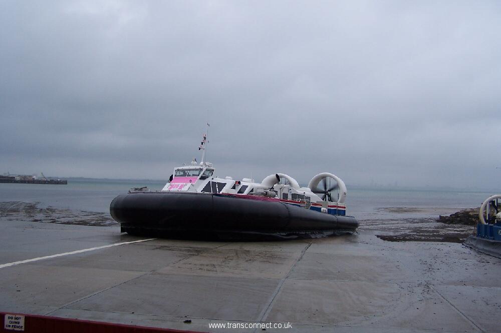 Hovercraft Ryde 2 201008.JPG