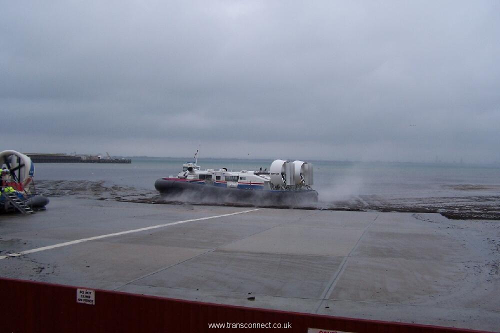 Hovercraft Ryde 3 201008.JPG