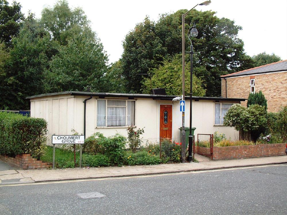 Prefab Choumert Grove SE15 041005.JPG