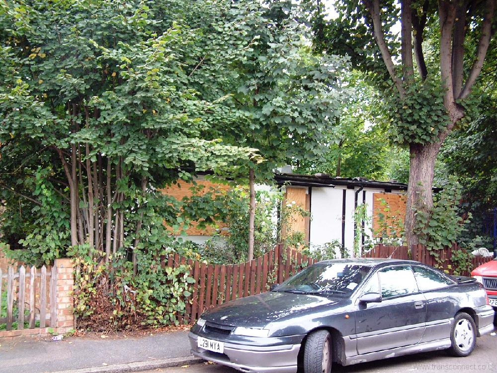 Prefab Costa St SE15 3 041005.JPG