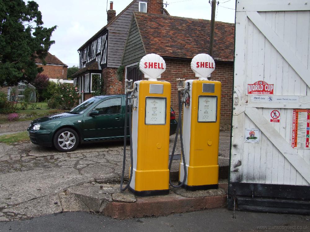 Shell Petrol Pumps Harrietsham 4 060808.JPG