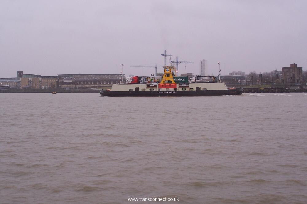 Woolwich Ferry 5 061207.JPG