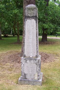 Monument Cheshunt 1 09