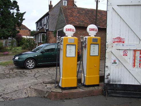 Shell Petrol Pumps Harrietsham 4 060808