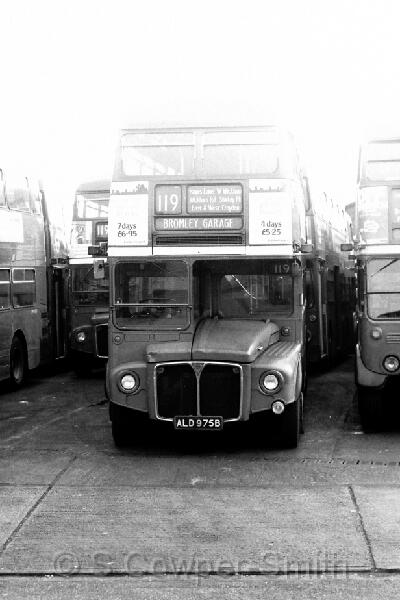 119,BW05,35 RM1975 119 BROMLEY GARAGE BOMLEY GARAGE 101976.JPG