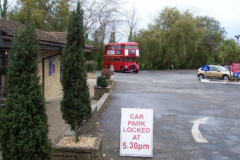 RM8 Godshill Car Park 1 191009.JPG