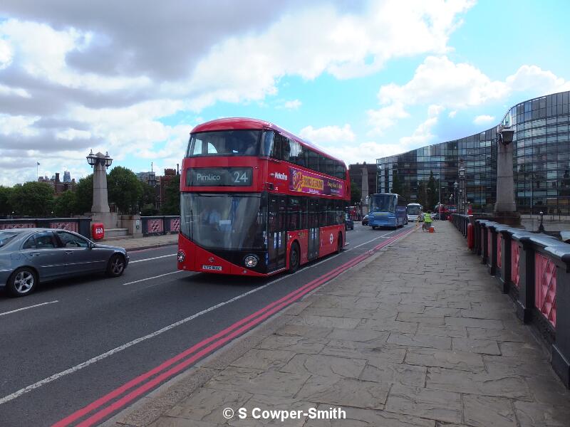 LT32 24 Lambeth Bridge Diversion 030813.JPG