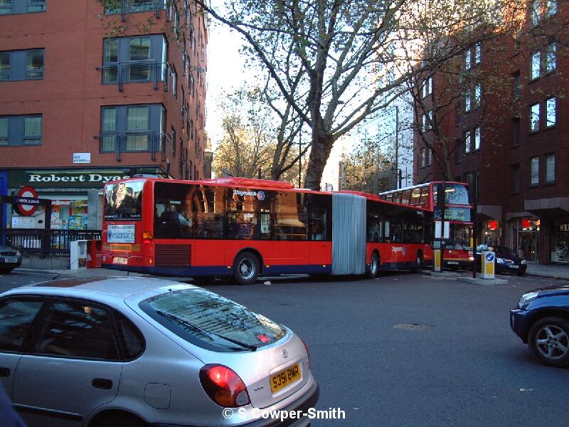 MA on Diversion Trying To turn Into Grays Inn 131104.JPG