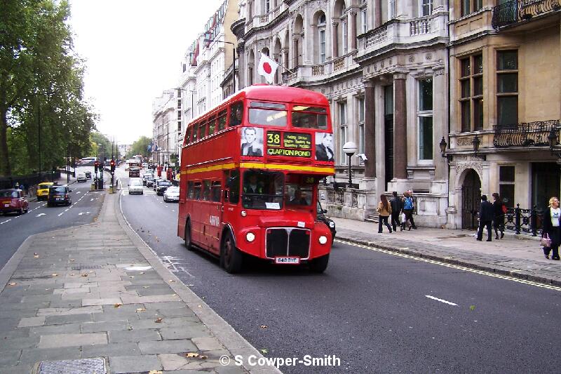 RM1640 FOS 38 Clapton Pond Piccadily 281005.JPG