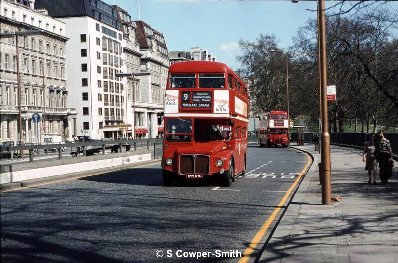 RM1644 9 Mortlake Garage 1981.jpg