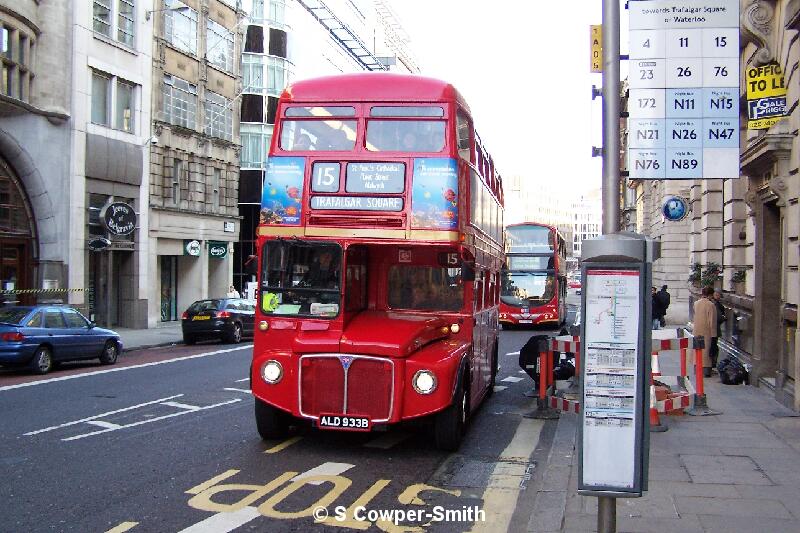 RM1933 15 Trafalgar Sq Fleet St 280106.JPG
