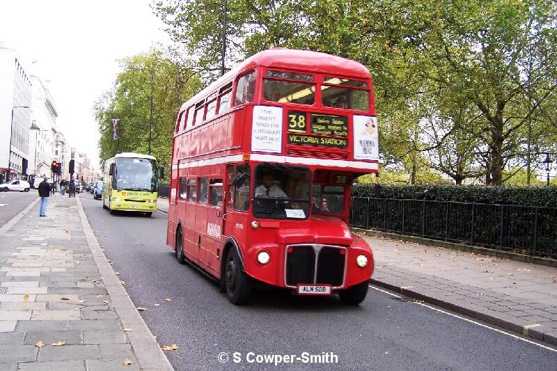 RM2050 FOS 38 Victoria Station Piccadily 281005.JPG