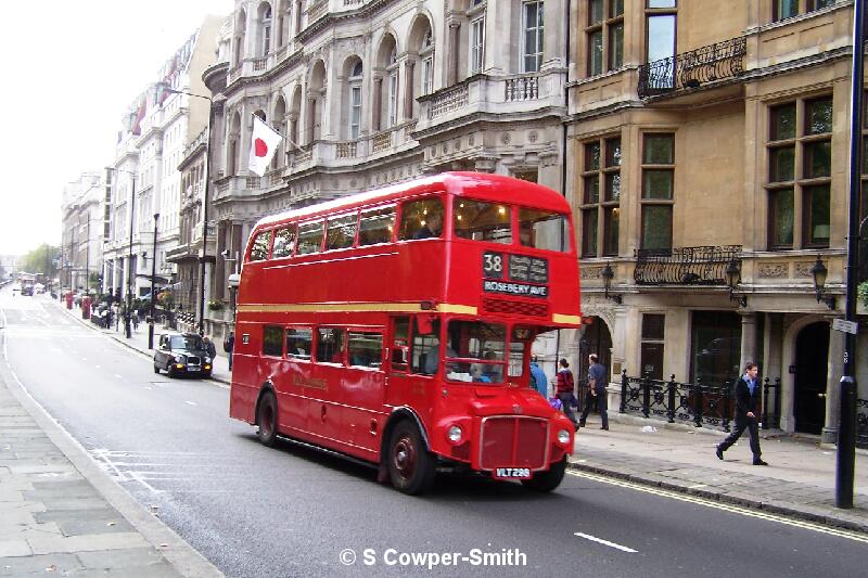 RM298 FOS 38 Roseberry Ave Piccadilly 281005.JPG