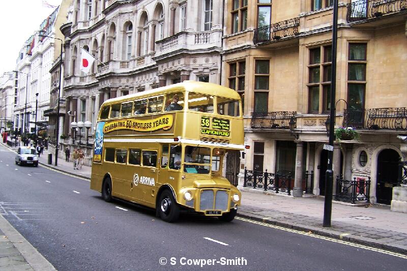 RM6 FOS Gold 38 Clapton Pond Piccadily 281005.JPG