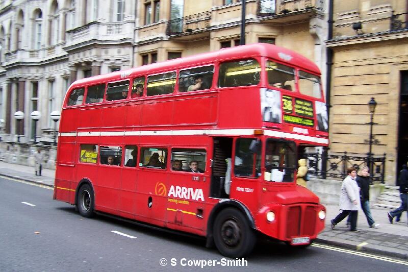 RML2277 FOS 38 Hackney Clapton Bus Garage Piccadily 281005.JPG