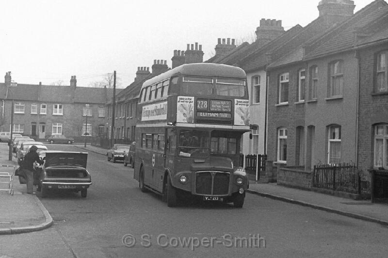 228,BW23,32,RM0213,228,ELTHAM WELL HALL STATION,CHISLEHURST GORDON ARMS,JAN 78.JPG