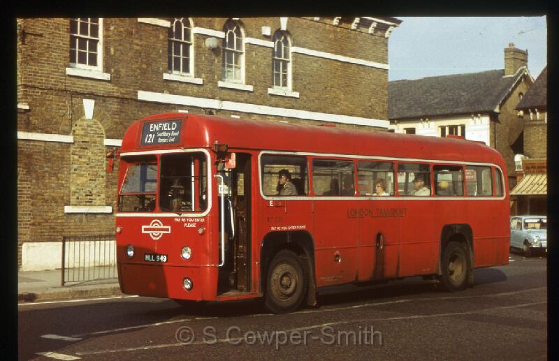 121,S20,27,RF531,121,ENFIELD,CECIL ROAD ENFIELD,1976.jpg