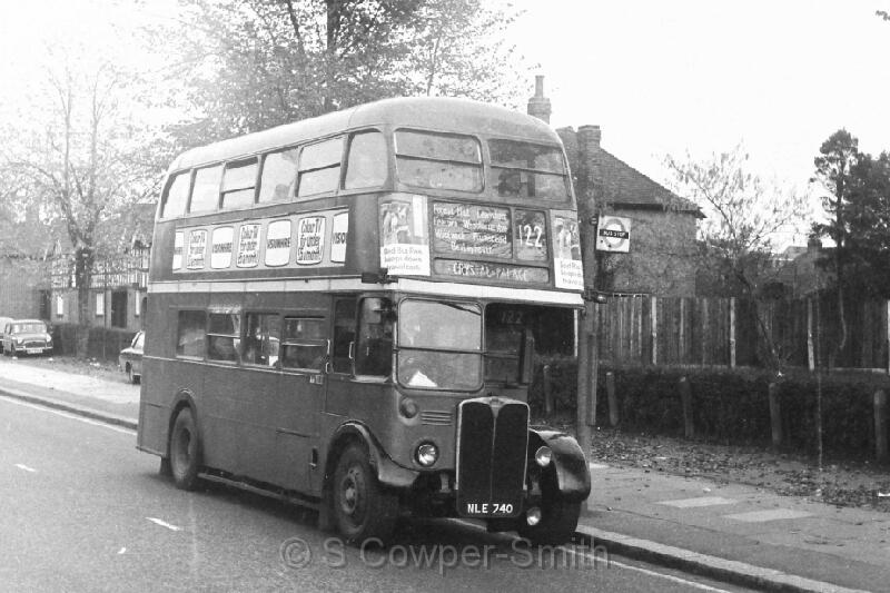 122,BW09,34, RT 2972, 122, Crystal Palace, Eltham Green, Aug 76.JPG