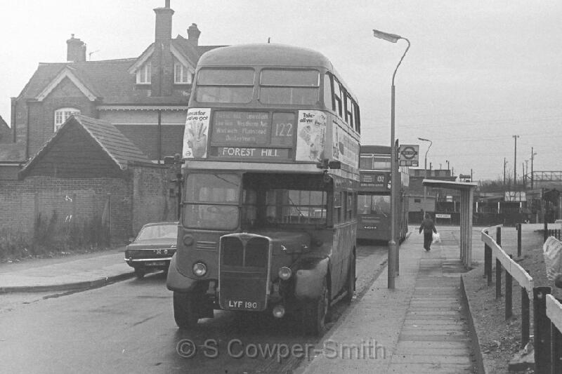 122,BW26,08,RT2541,122,FOREST HILL,SLADE GREEN STATION,Feb-78.JPG