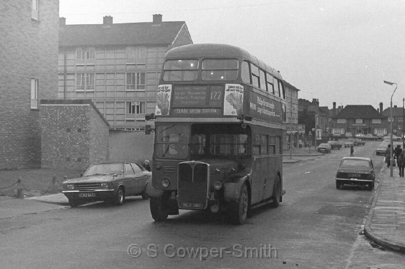 122,BW26,12,RT0379,122,SLADE GREEN STATION,SLADE GREEN STATION,Feb-78.JPG