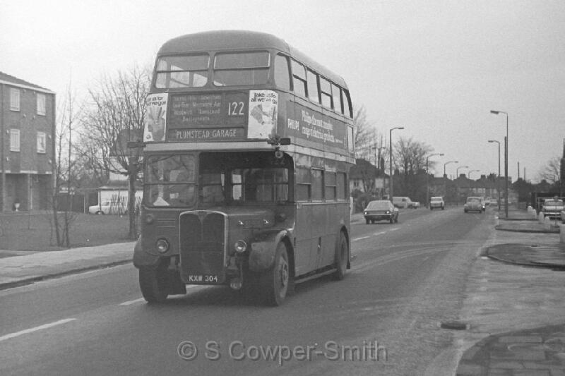 122,BW26,13,RT1658,122,PLUMSTEAD GARAGE,BEXLEYHEATH GARAGE,Feb-78.JPG