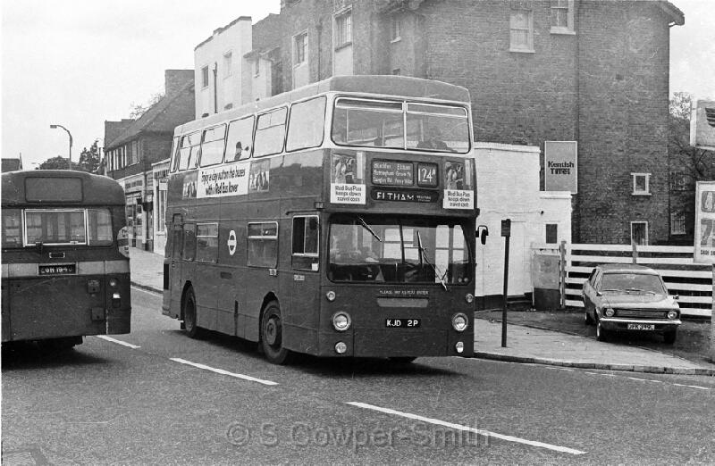 124A,BW03,03, DMS2002 124A ELTHAM WELL HALL STATION OCT76.jpg