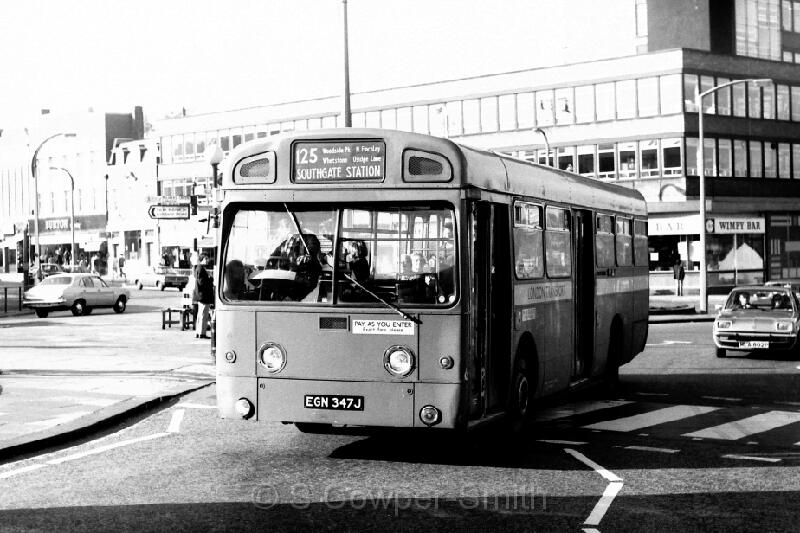 125,BW05,10 SMS347 125 SOUTHGATE STATION SOUTHGATE 101976.JPG