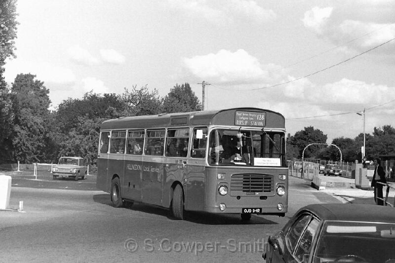 128,BW25,07,BL094,128,Ruislip Station,Ruislip Stn,Sept 1977.JPG