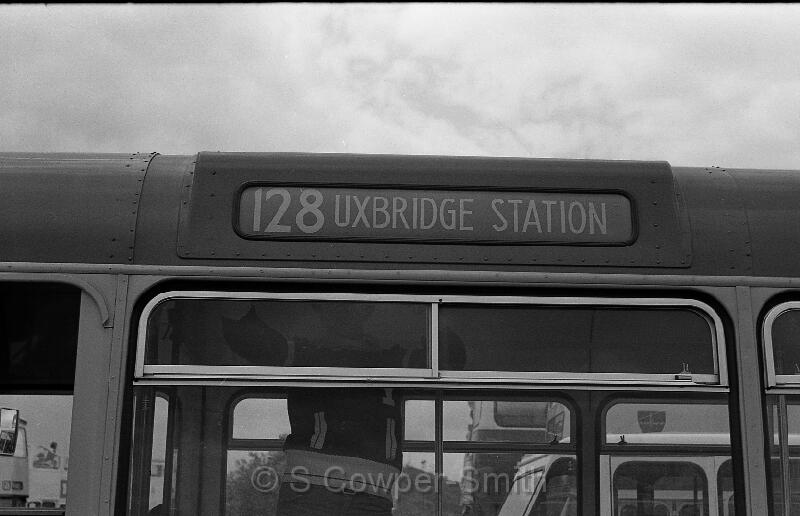 128,BW43,16,,128,UXBRIDGE STATION,SIDE BLIND,24061978.jpg
