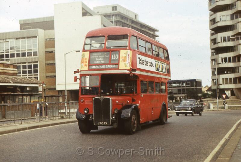 130,S20,13,RT0720,130,STREATHAM GARAGE,WEST CROYDON STATION,1976.jpg